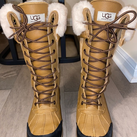 Ugg Adirondack Tall boot - 6.5 womens - Picture 3 of 4
